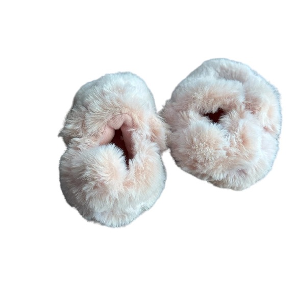 {Carters} Fuzzy Newborn Slippers - Picture 3 of 5